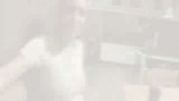 Ajal gangbang, swingerid cum brünett ja sees emane.