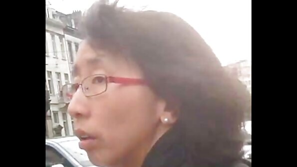Ilusa näoga suur perseblond saab parklas persse.