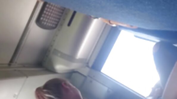Cumshot pärakusse naisele, kellega ta pärast massaaži perset tagus.