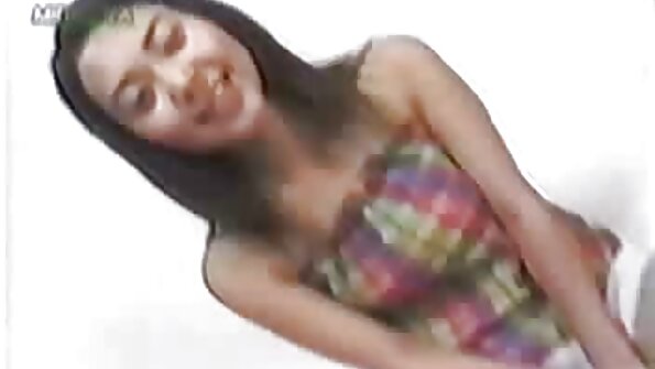 Blond cums video suure dildoga tõmblemise ajal.