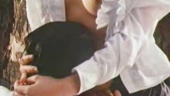 Mature daam on kiisu ja cum on vagiina ja mao pärast seksi.