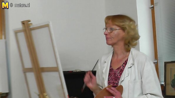 Takso blond Lexi Lou sai cum tema jalgevahe pärast perses.