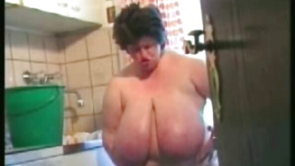 Suur perse babe cums pärakust koos prits, oigab alates buzz.